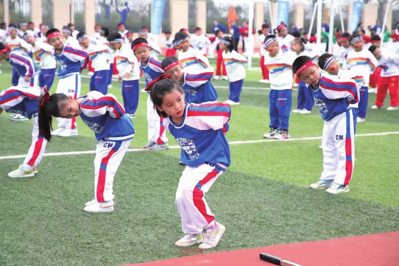 骰子“物理规律”：解析掷骰子的力度、角度与落点对结果的非完全随机影响。（骰子背后的物理：力度、角度与落点如何影响结果的非完全随机性）