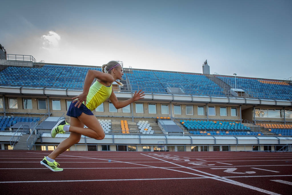 为应付未来7天5战，湖人10天短合同签下科比·巴夫金